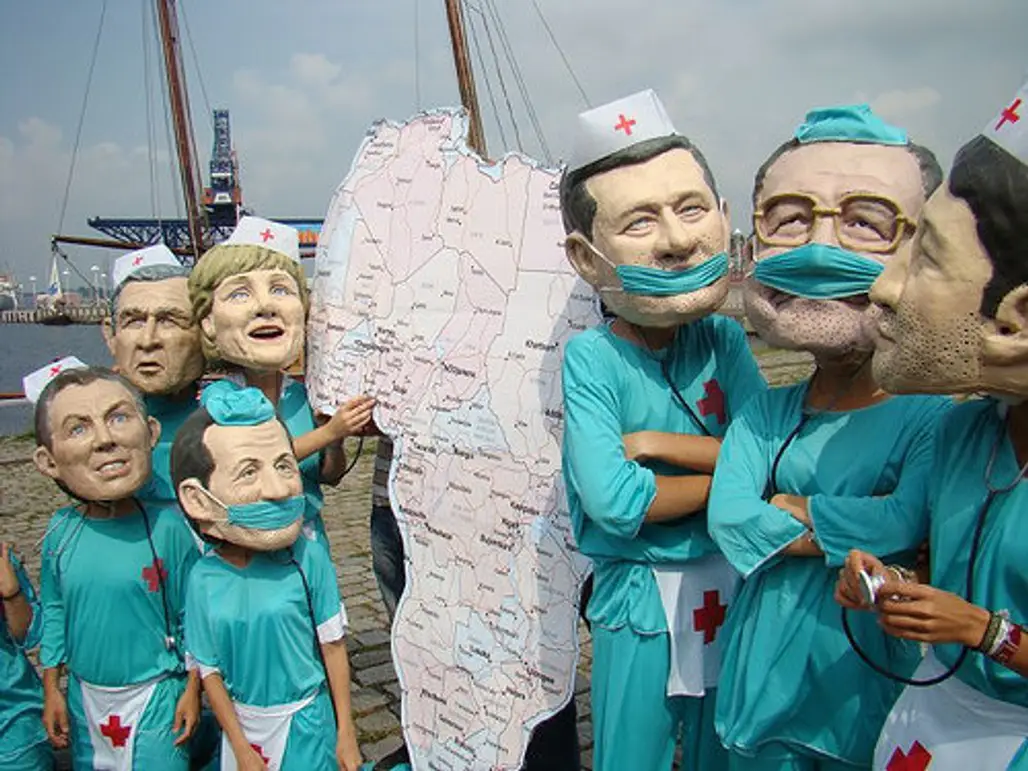 10 Silly Newspaper Headlines Hospitals Are Sued By 7 Foot Doctors