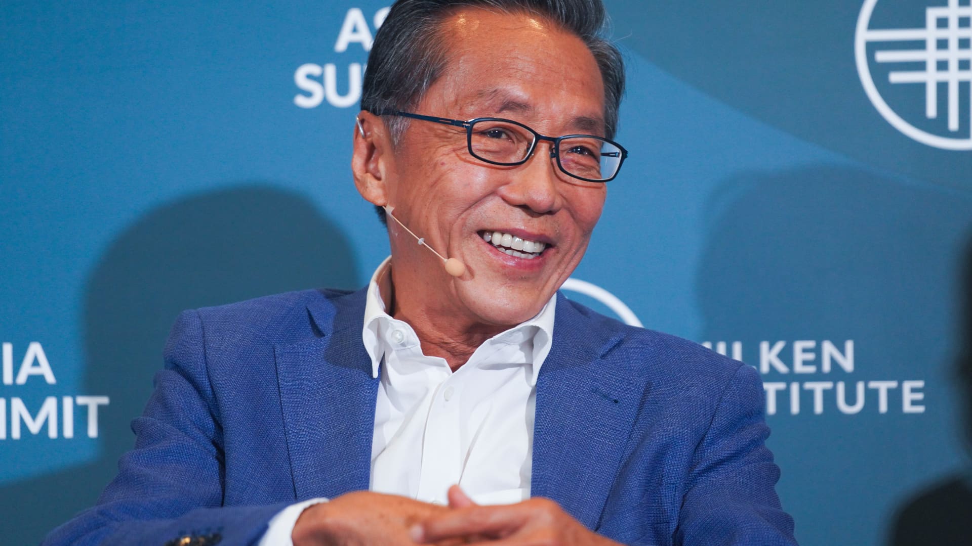 108089425-1737426018345-gettyimages-1661628047-SINGAPORE_MILKEN.jpeg?v Opis Miasta W Sklepach Cynamonowych
