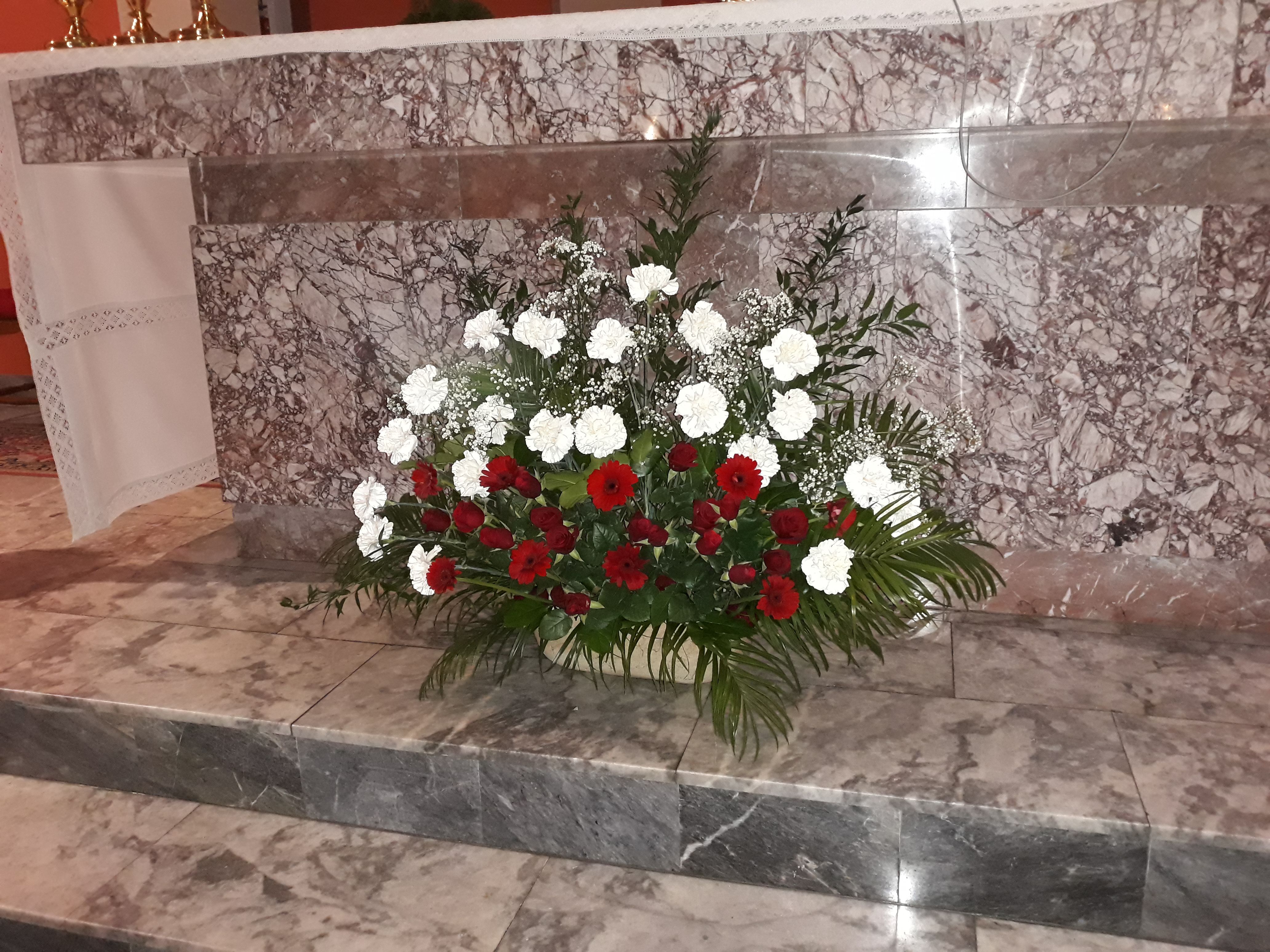 11 listopada dekoracja ołtarza | Altar arrangement, Flowers, Holiday decor Dekoracja Z Okazji 11 Listopada