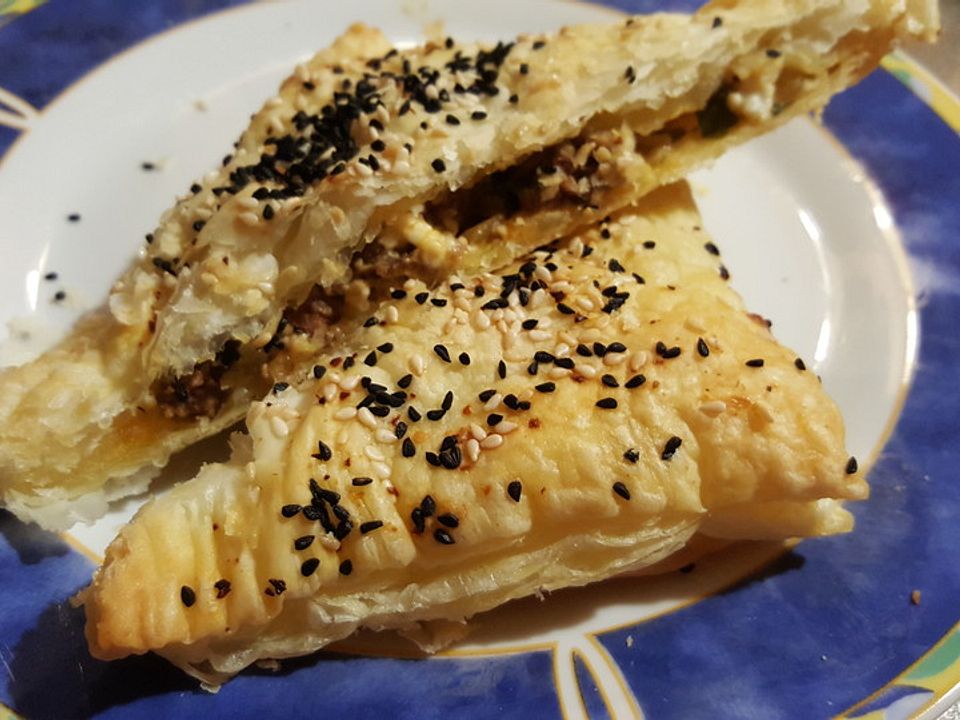 Blatterteig Gefullt Mit Hackfleisch Und Feta