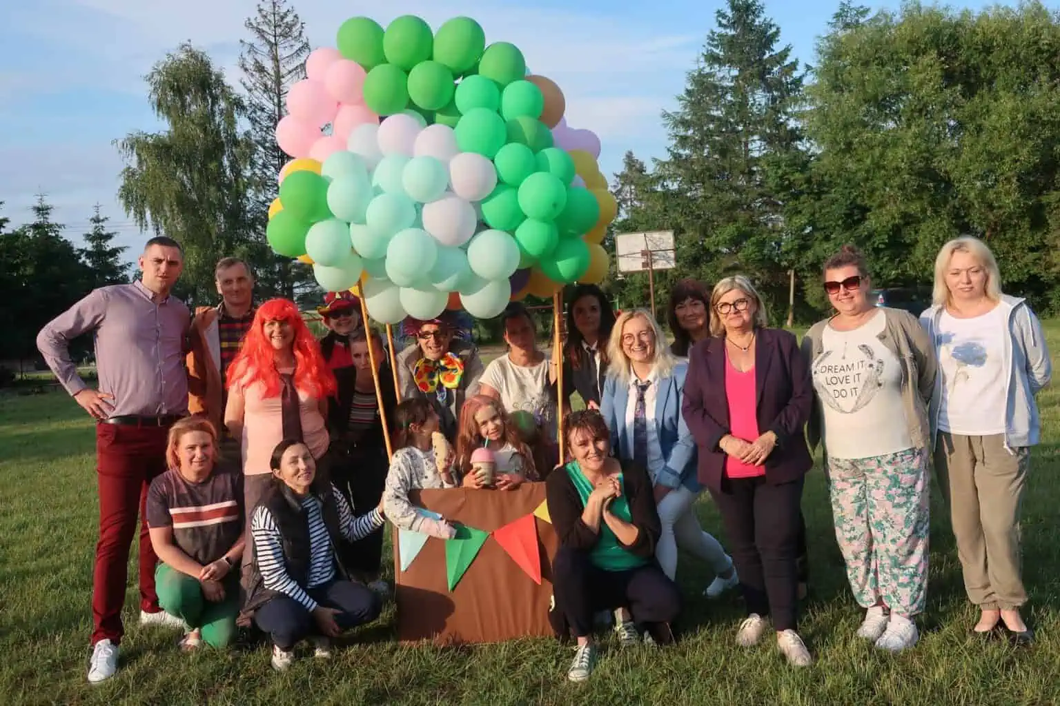 Bajkowy Festyn Szkolny w Rekowie Górnym 2024 | Portal i Telewizja Kaszuby24 Szkoła Podstawowa W Rekowie Górnym