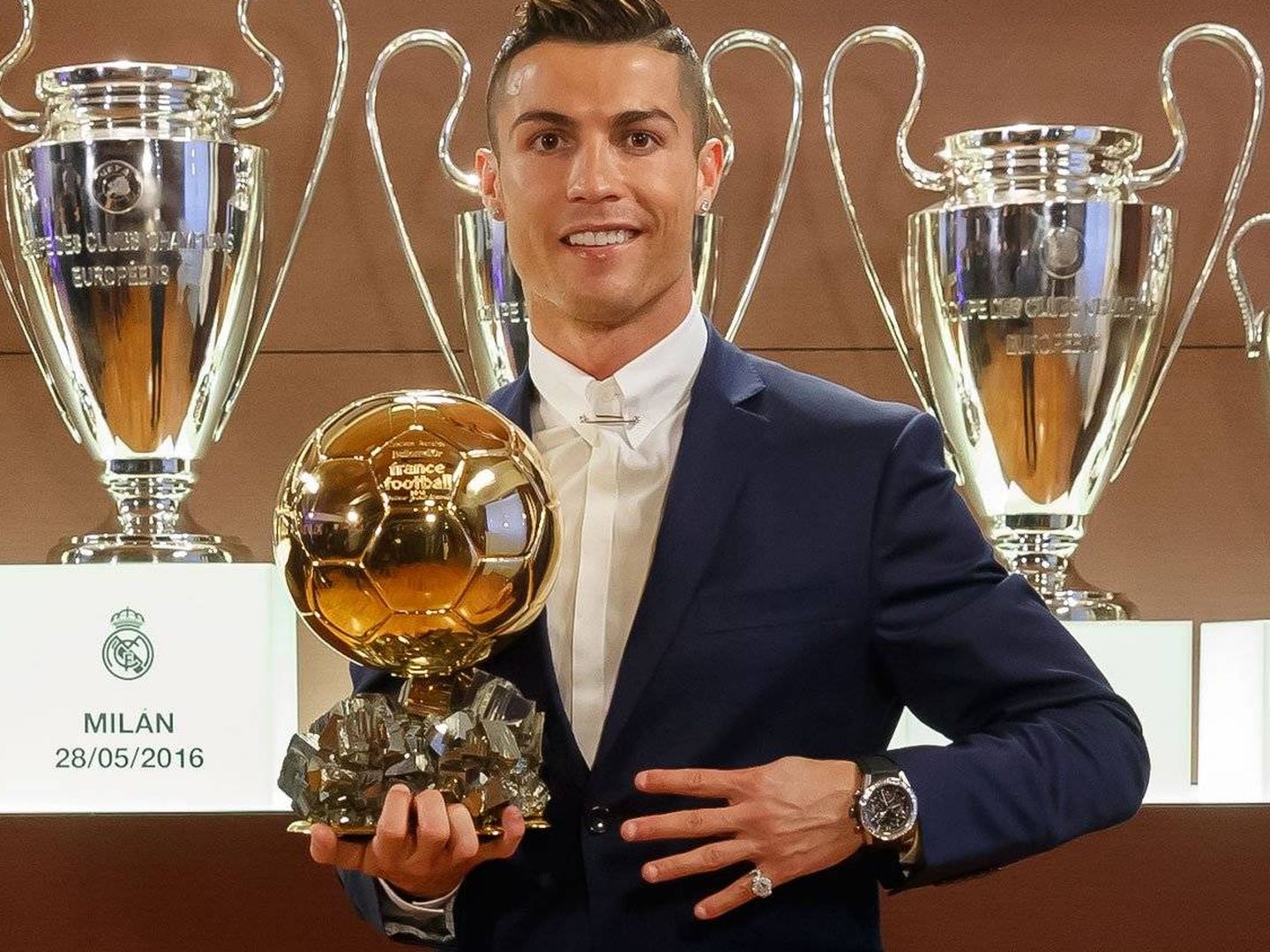 Balón de Oro: Cristiano Ronaldo gana el Balón de Oro Cristiano Ronaldo Balon De Oro