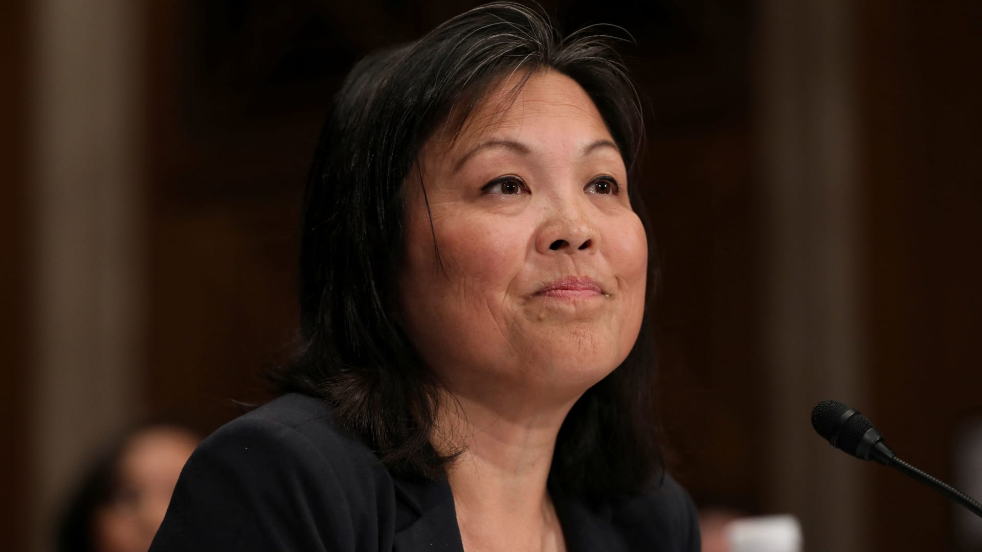 Biden Labor Secretary Julie Su engaged in tense West Coast port talks Owoc Z Rozeta Kolczastych Lisci
