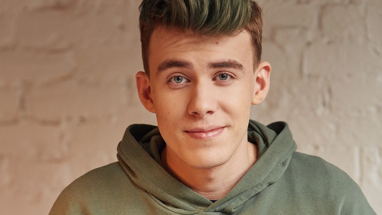 Blowek pobił rekord na polskim YouTube. Kim jest Karol Gązwa? - Plejada.pl Czy Blowek Jest Jeszcze Z Ola