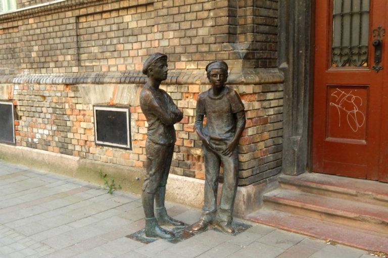 Bracia Pastorowie Chłopcy Z Placu Broni