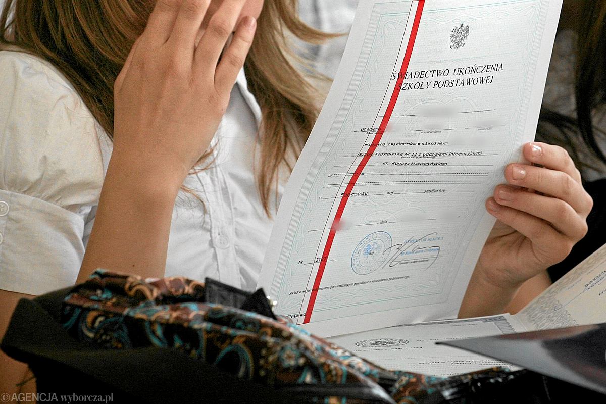 Bunt przeciwko czerwonym paskom na świadectwie. Rodzice nie chcą Jaką średnią Trzeba Mieć Na świadectwo Z Paskiem