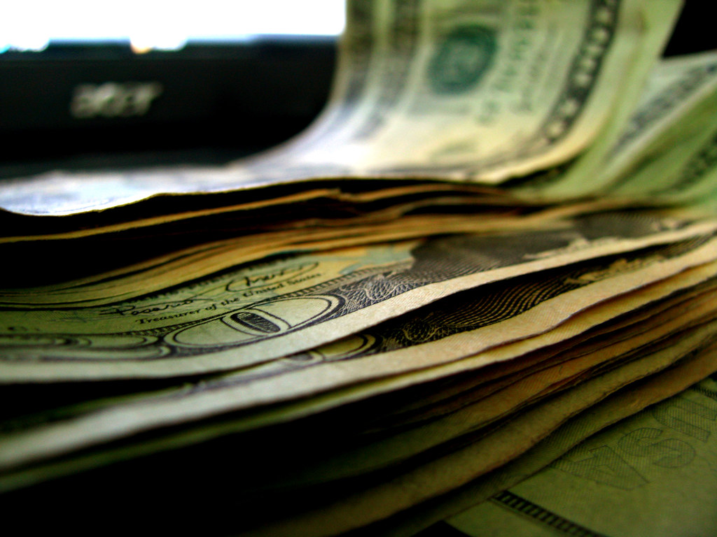 Cash Money | Sold the Macbook via craigslist. Got cash in ha… | Andy Cash Pool W Rachunku Przepływów Pieniężnych