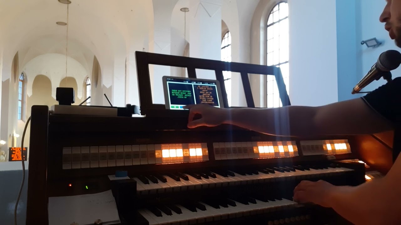 Przy Ołtarzu Chrystus Karmi Nas Swoim