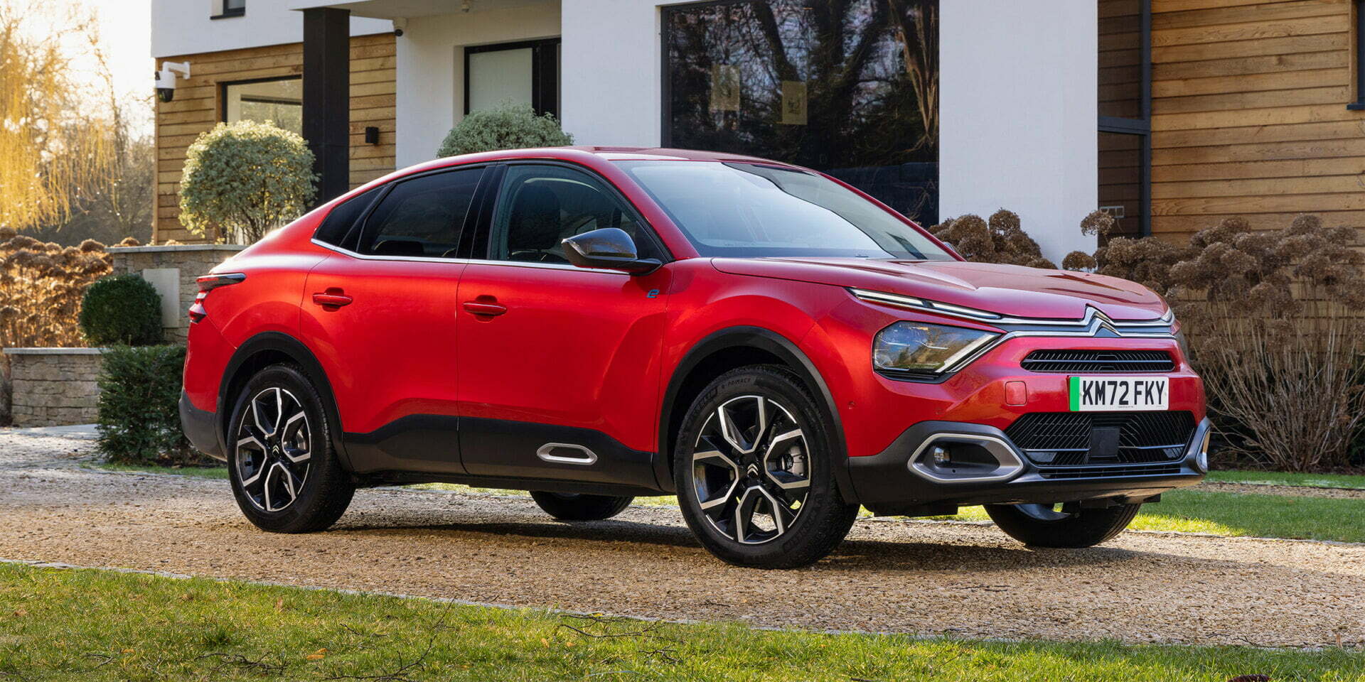Citroën ë-C4 X (2023 - present) | Expert Rating | The Car Expert Przekątne Rombu Mają Długość 12 I 16