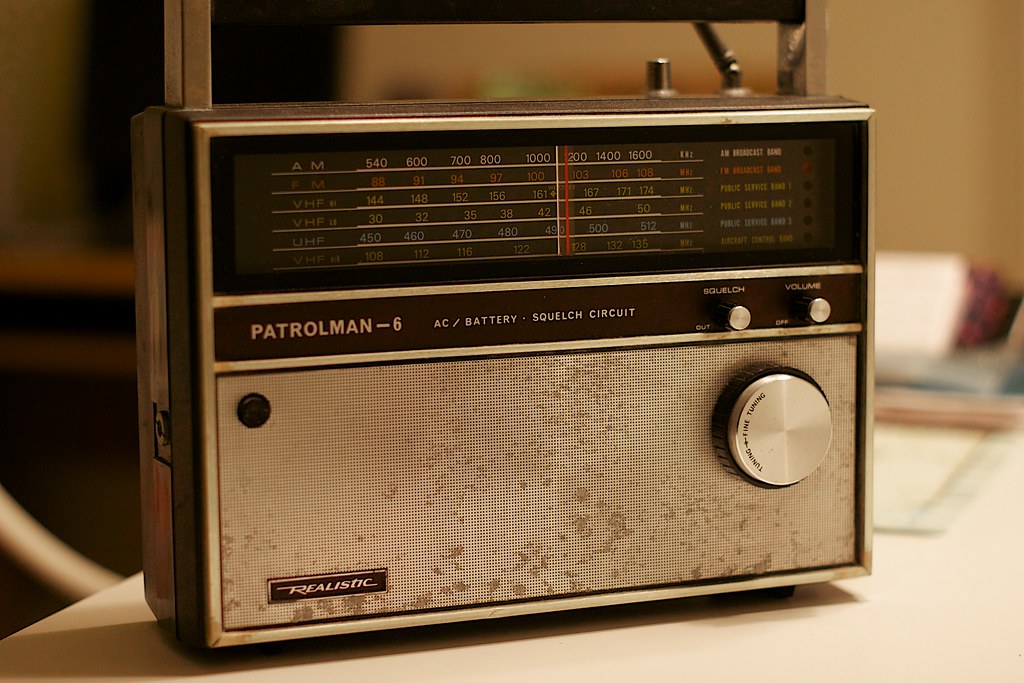 Dad's Radio | Found the old radio at Mom's house- this went … | Flickr Radio Maryja Katecheza Poranna Dzisiejsza
