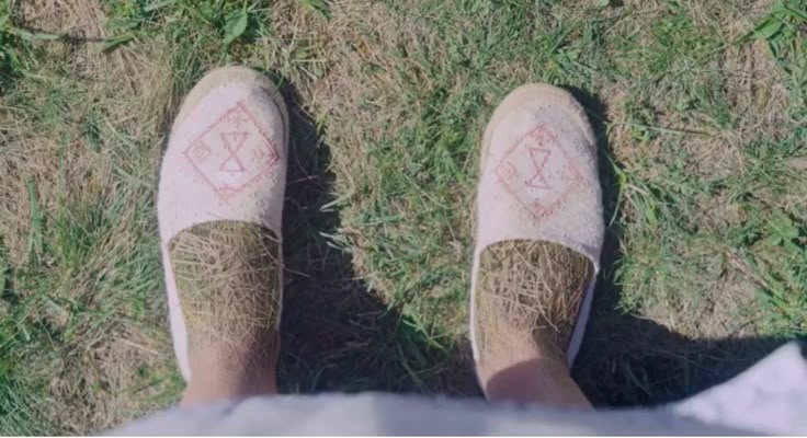 Dani’s shoes in Midsommar | Aesthetic movies, Film aesthetic, Favorite What Color Were The Shoes Dani Was Wearing Madd