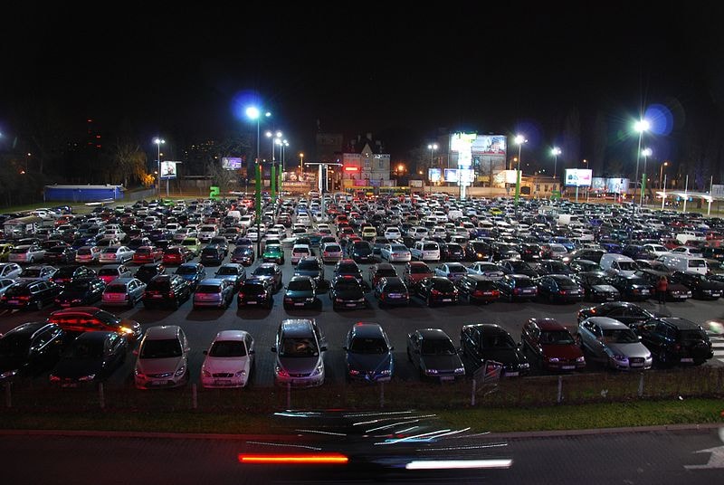 Darmowe parkingi Łódź i Strefa Płatnego Parkowania – gdzie zaparkować w Wśród Samochodów Stojących Na Parkingu 1 3 To Fiaty