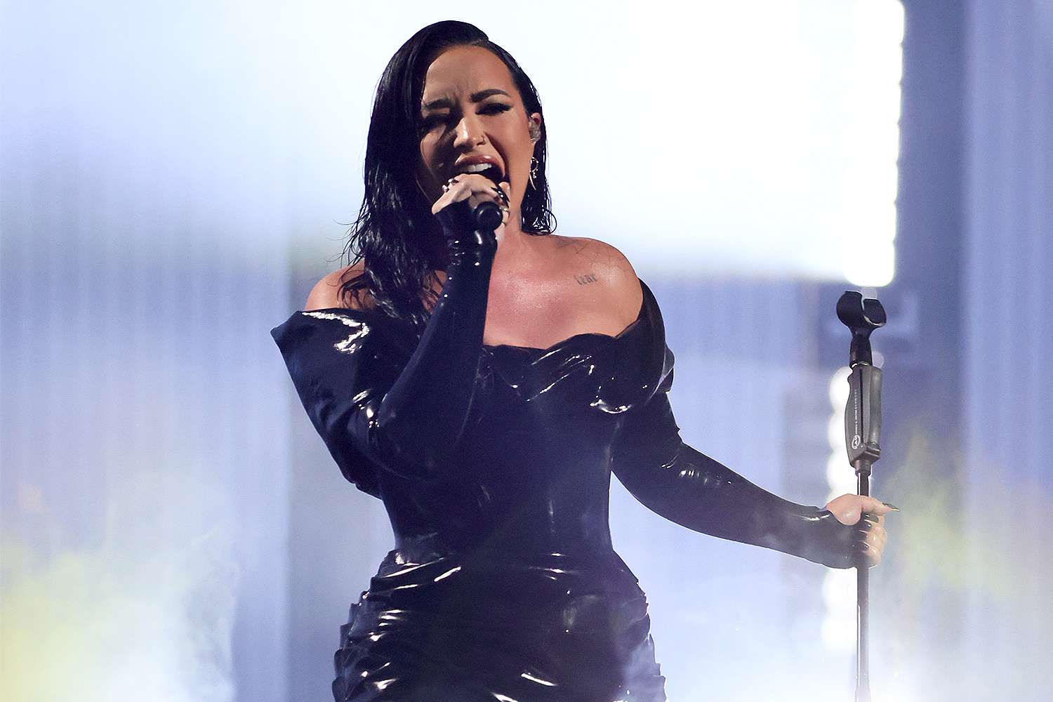 Demi Lovato Rocks the House in 2023 MTV VMAs Performance Demi Sexuality Co To Znaczy