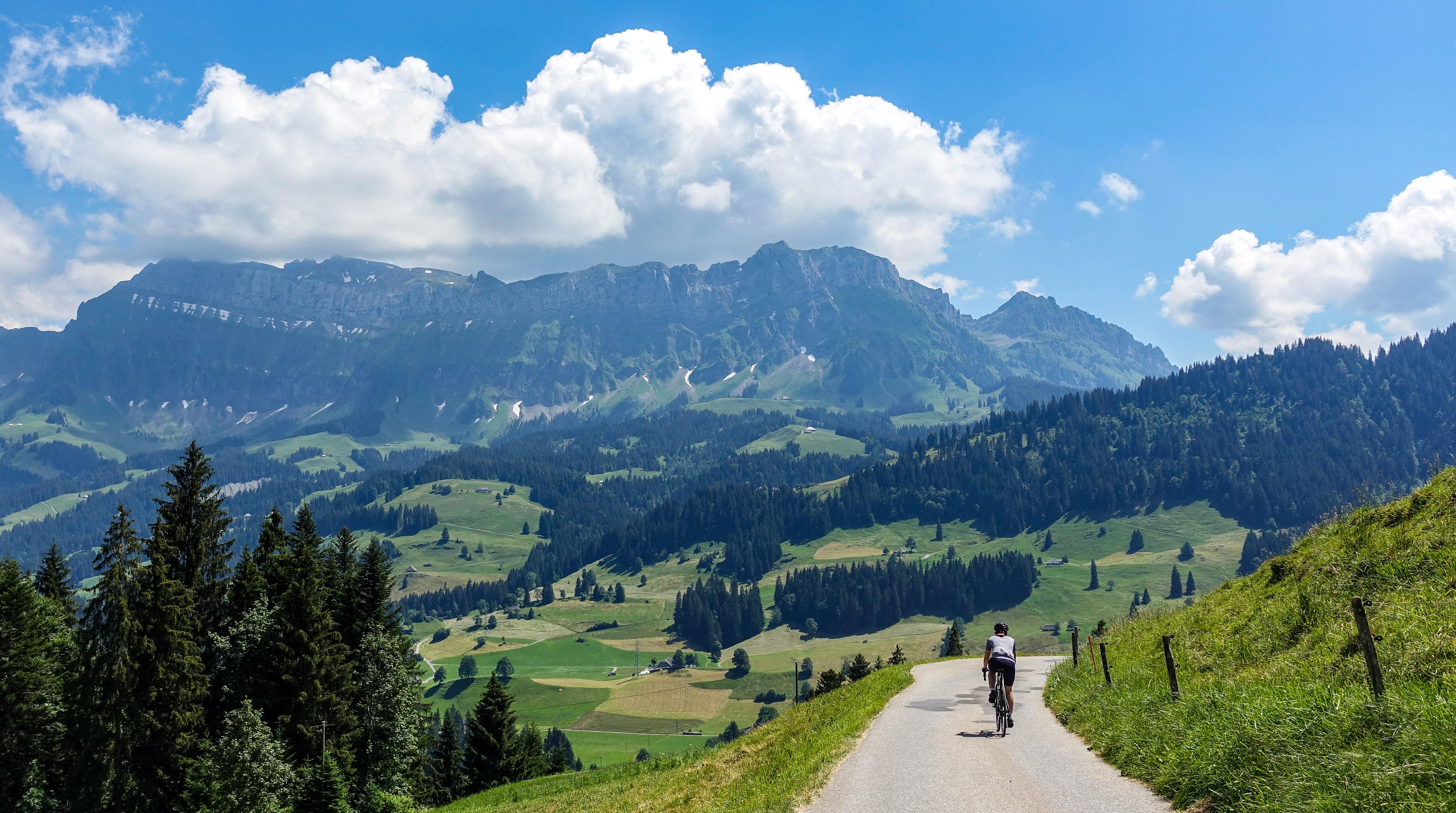 Descending in front of "Hohgant" in Switzerland : r/bicycling 365 Powodów Dla Których Cię Kocham Dla Mamy