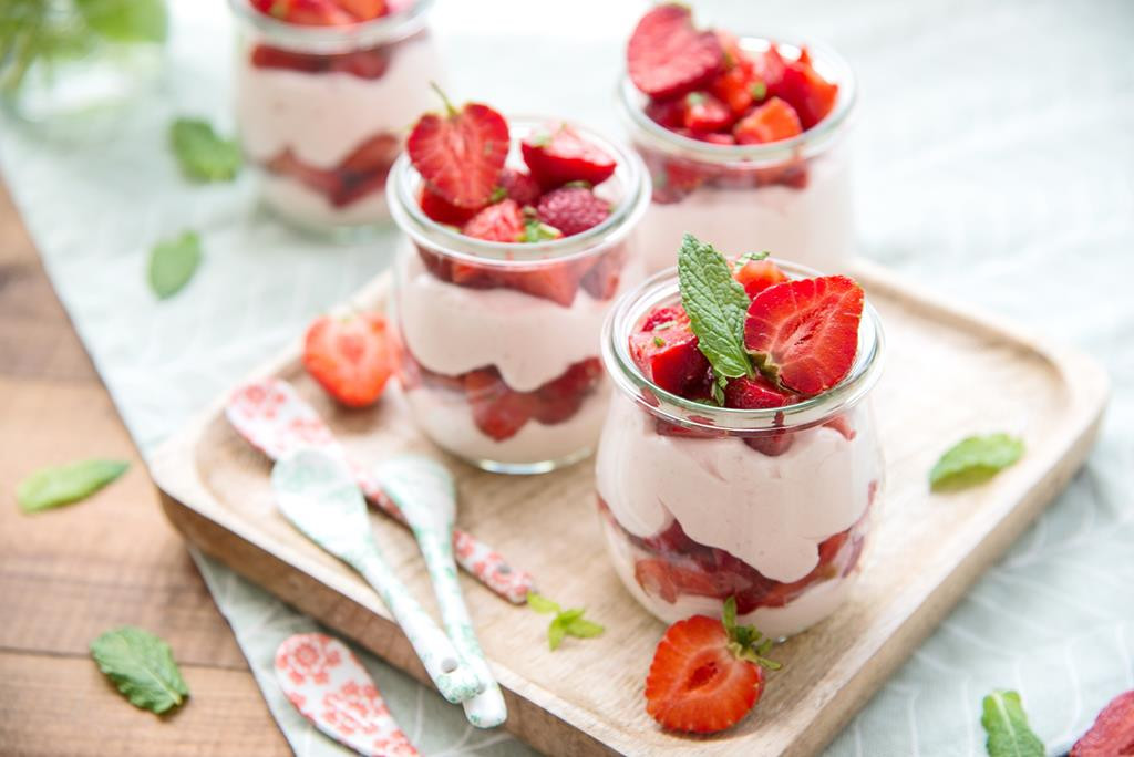 Desery na zimno 🍨 - Przepisy | Wszystkiego Słodkiego Desery Zestalane Na Zimno Charakterystyka