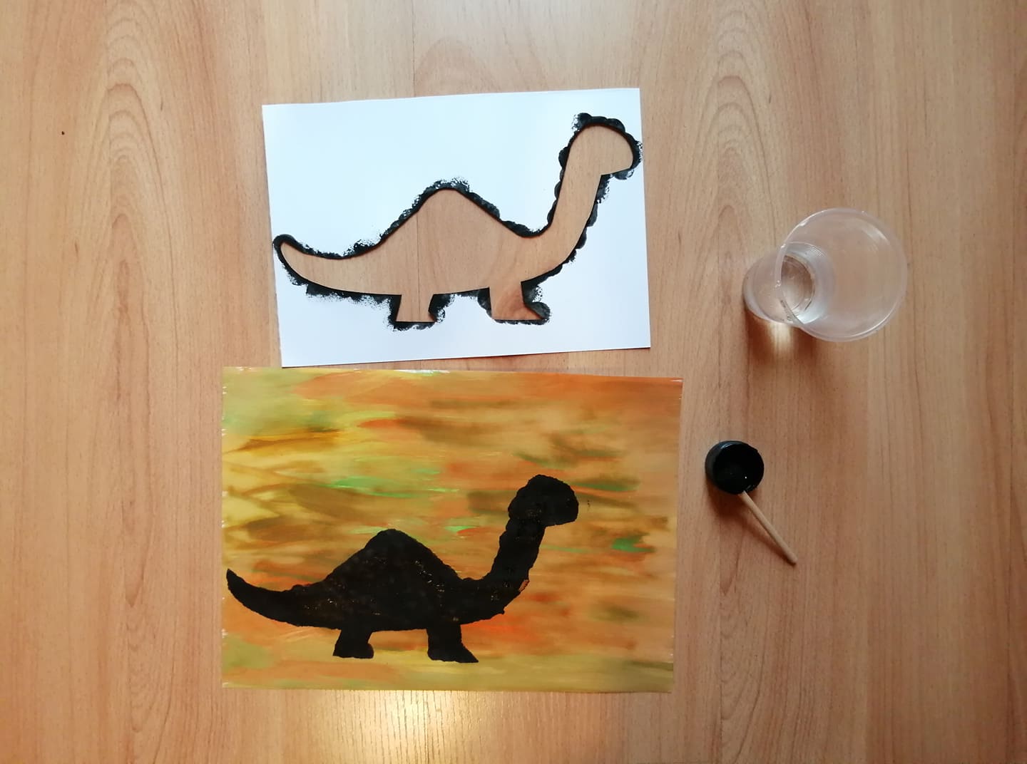 Dinozaur – praca plastyczna z wykorzystaniem szablonu Dinozaur Praca Plastyczna 3 Latki