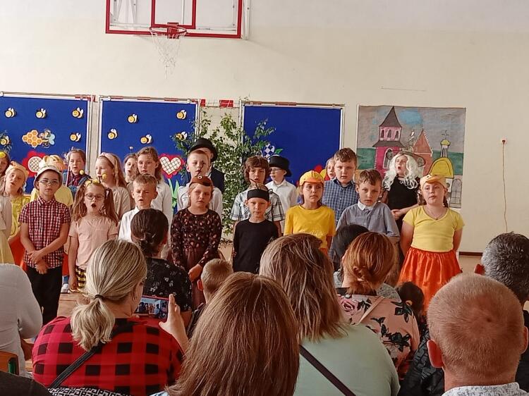 Dzień Mamy i Taty kl. I - III - Zespół Szkół im. Jana III Sobieskiego w Zespół Szkół Gimnazjalnych W Kwidzynie