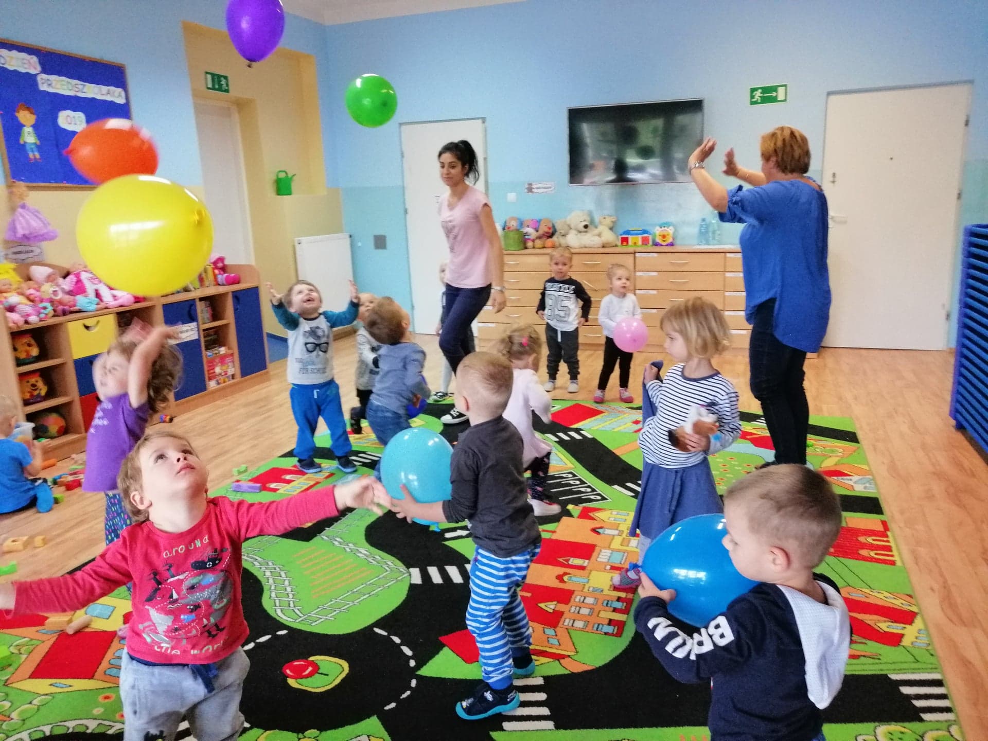 DZIEŃ PRZEDSZKOLAKA - ZABAWY Z BALONAMI - Niepubliczne Przedszkole Zabawy Z Dziecmi W Przedszkolu