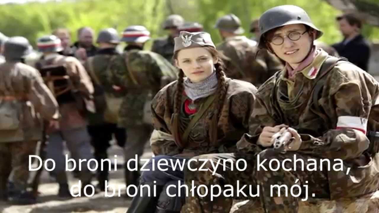 Dziewczyna Z Granatem W Ręce Dziewczyno W Zielonej Sukience