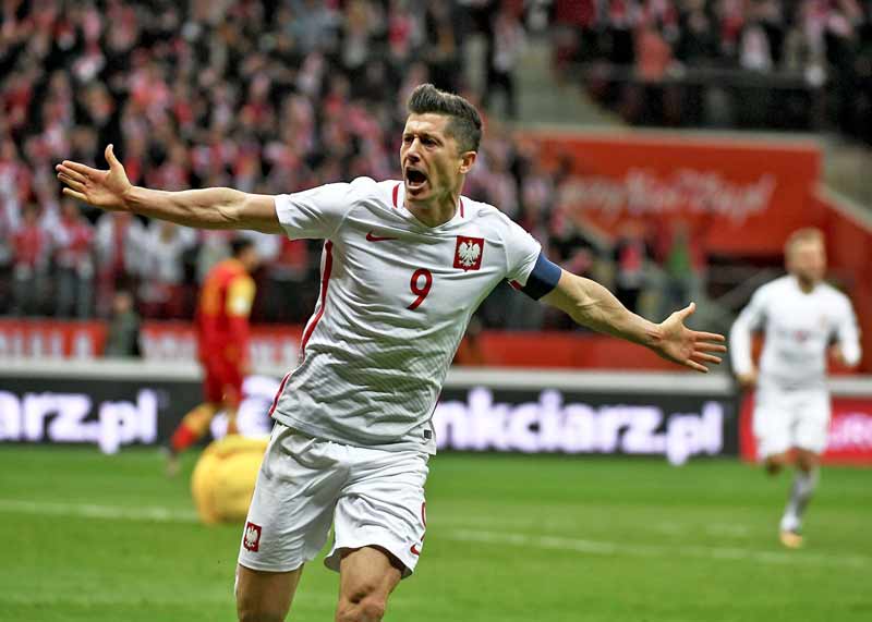 fotograficzny Opłatek na tort Robert LEWANDOWSKI 98/130 Robert Lewandowski Opis Postaci Po Angielsku
