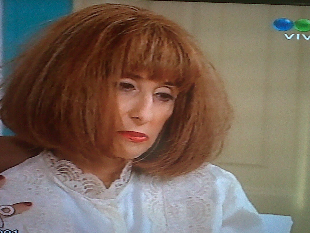 Gladys Florimonte: GLADYS FLORIMONTE y FLOR DE LA V en una Gladys Le Da Flores A Su Mama Correct Incorrect