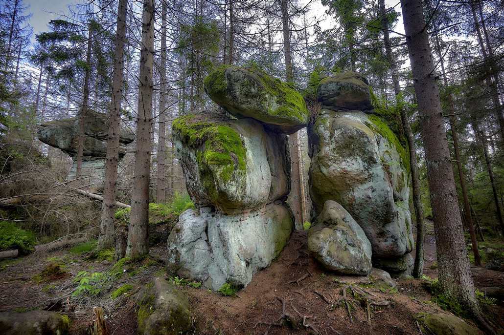 Góry Stołowe - TOP 10 atrakcji w Górach Stołowych Okruchy Skalne Na Stoku Gory