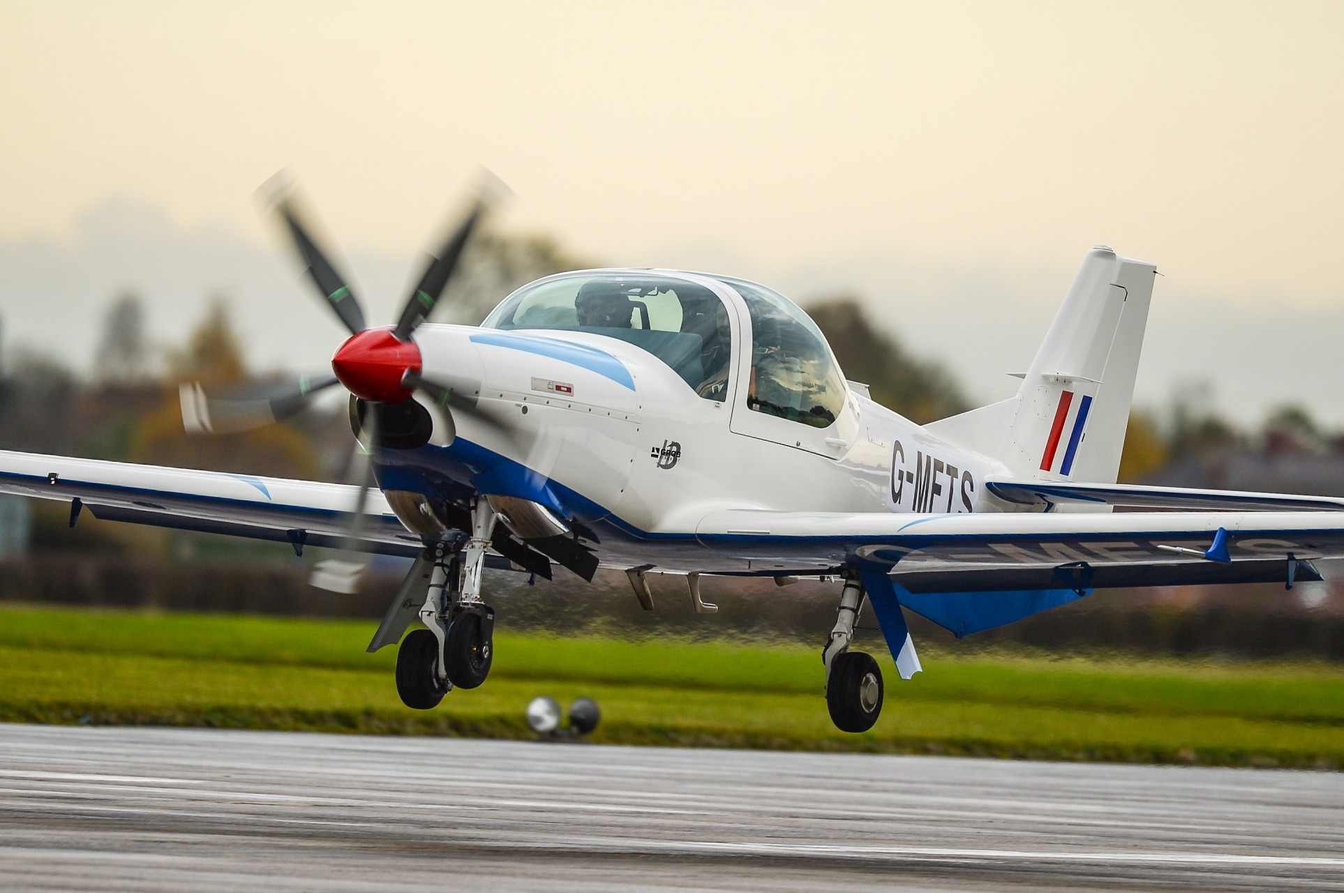 Grob 120TP arrives in the UK - Flight Training News Grob Nieznanego Zolnierza Warszawa Opis