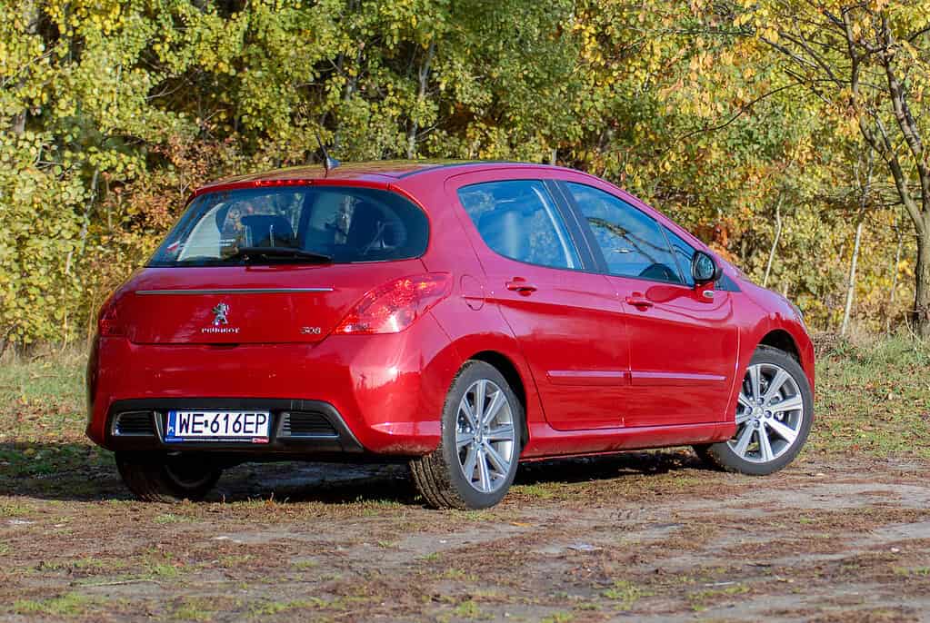Jaki używany samochód? Kompaktowy Peugeot 308 I czy Citroën C4 Picasso Jaki Odstęp Należy Zachować Podczas Wyprzedzania Samochodu Osobowego