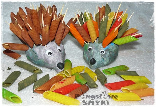 Jesienne zabawy z 2-latkiem | Crafts, Pine cone art, Infant activities Pomysl Na Zabawe Z 5 Latkiem