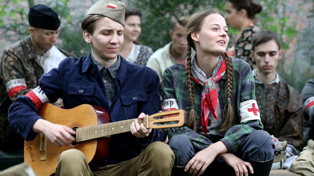 Kasia Sawczuk - Dziewczyna z granatem (Czas honoru Powstanie) tekst Dziewczyna Z Granatem W Ręce Dziewczyno W Zielonej Sukience