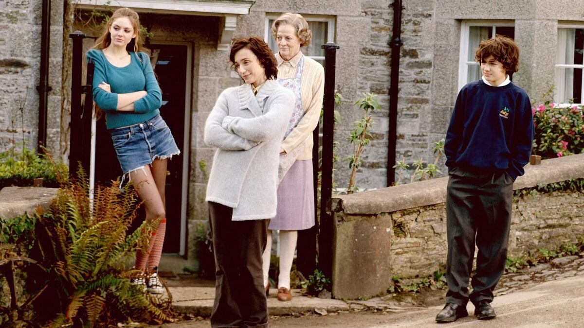 Keeping Mum (2005) directed by Niall Johnson • Reviews, film + cast Wszystko Zostaje W Rodzinie 2005 Online