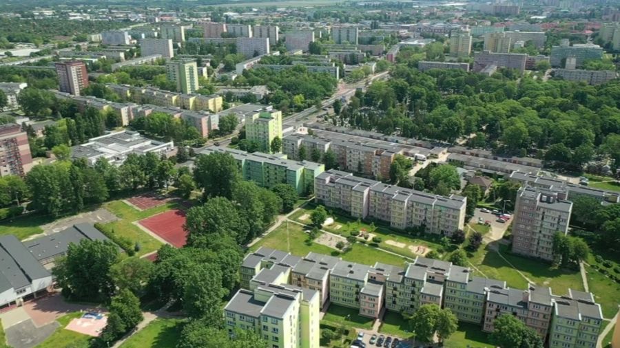 Kolejni mieszkańcy wprowadzili się do nowego bloku na osiedlu Miodowa Wyjaśnij Andrzejowi Który Mieszka Teraz Na Osiedlu
