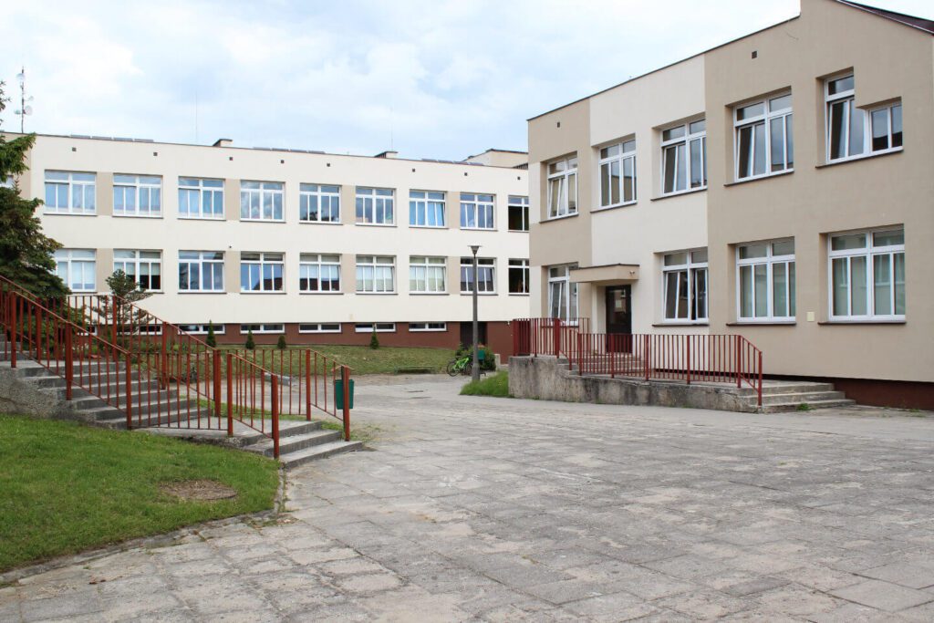 Kontakt i lokalizacja - Publiczna Szkoła Podstawowa Nr 1 Szkoła Podstawowa Nr 1 W Starogardzie Gdańskim