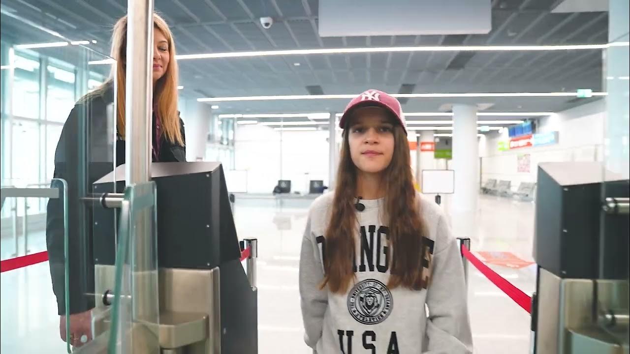 Kontrola dzieci na lotnisku w Balicach - YouTube Ojciec Zostawił 10 Letnie Dziecko Na Szlaku