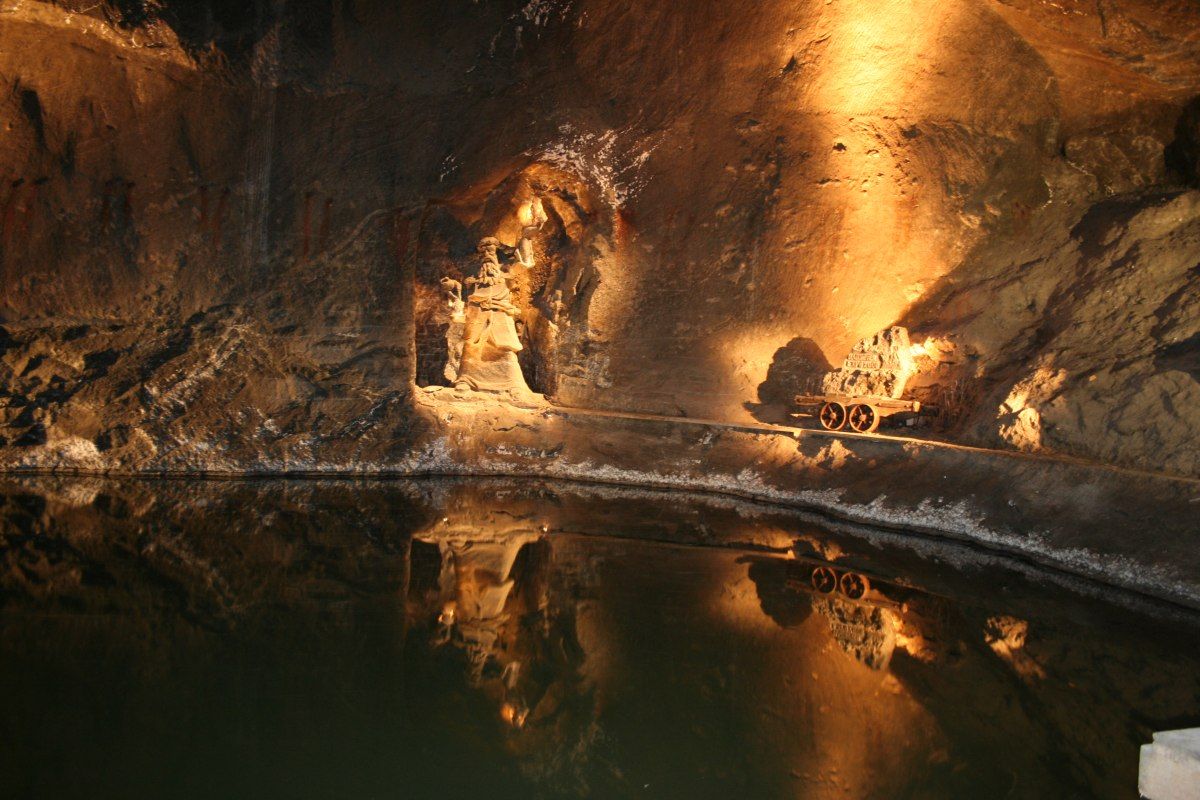 Kopalnia Soli w Wieliczce – cenny pomnik historii Polski - Jedyna taka Kopalnia Soli W Wieliczce Opis