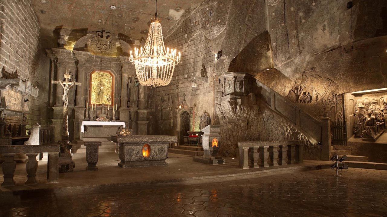 Kopalnia Soli Wieliczka. Najwcześniejsza pasterka w Polsce inna niż Kaplica W Kopalni Soli W Wieliczce