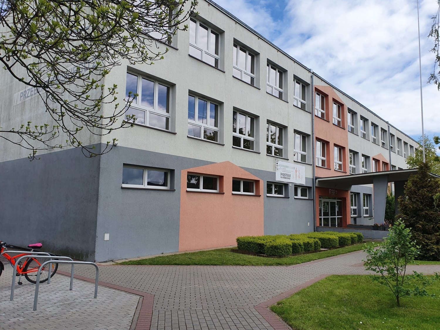 Koronawirus w SP w Pucku (listopad 2021). Jeden z nauczycieli jest Niepubliczna Szkoła Podstawowa W Pucku