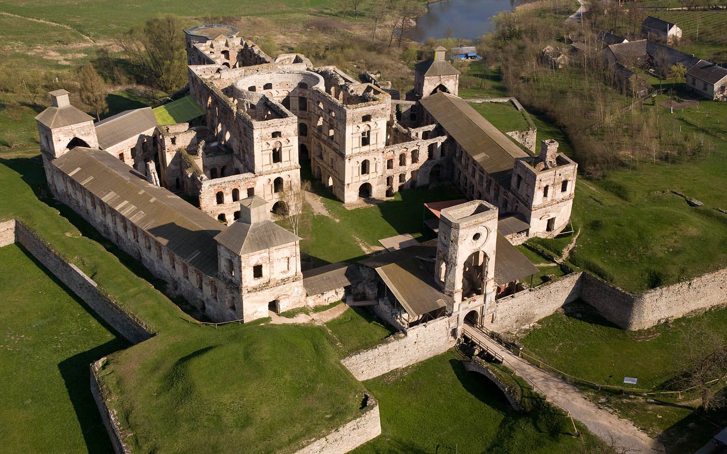 Krzyżtopór, Ujazd, Poland | Star fort, Palace, Castle Baptysterium świętego Jana U źródła Na Lateranie
