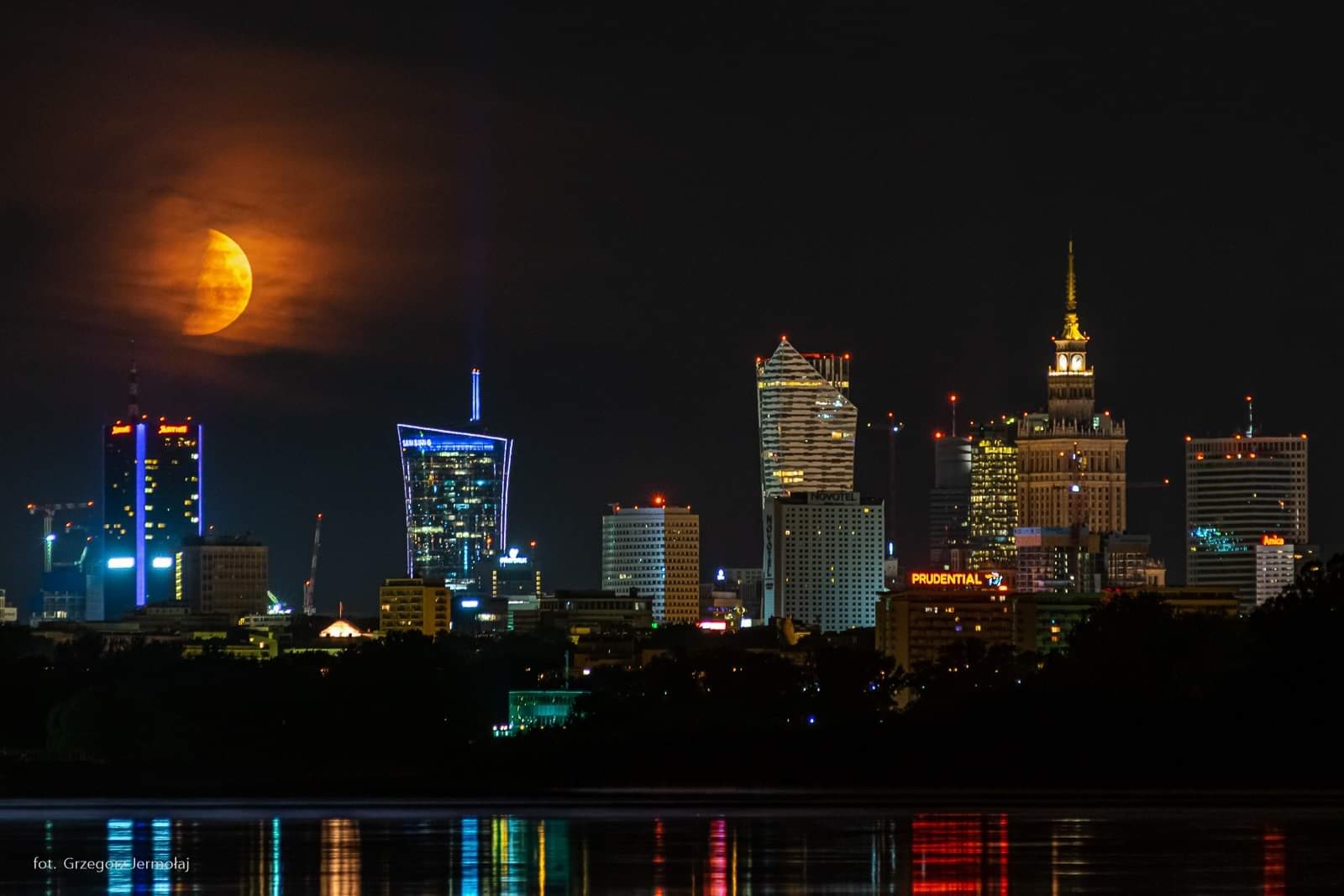 Chodzi Chodzi Księżyc Nocą Posrebrzane Podarł Buty
