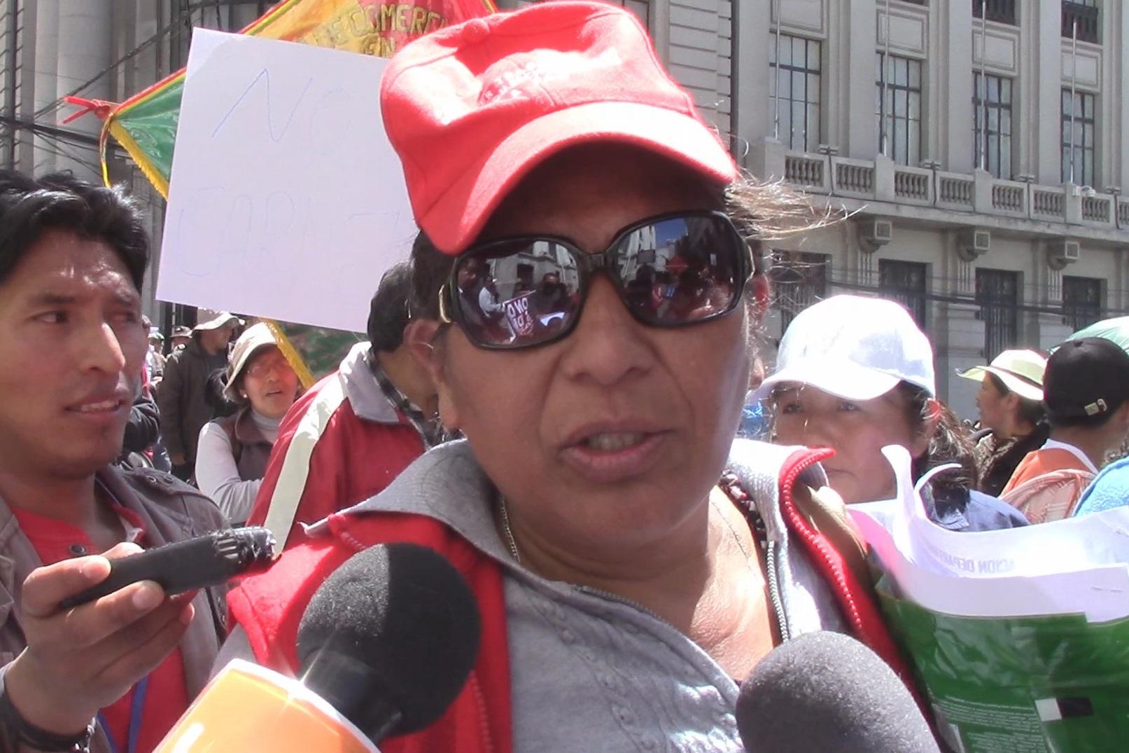 Gladys Le Da Flores A Su Mama Correct Incorrect