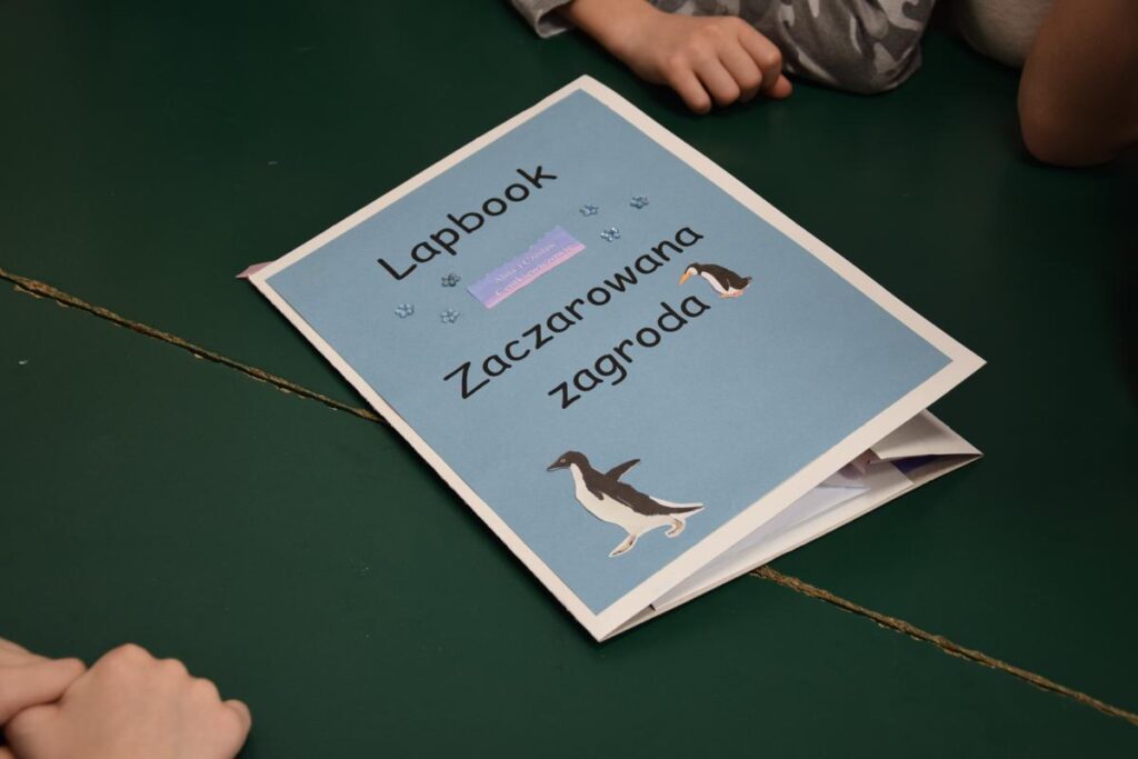 Lapbook „Zaczarowana zagroda” – Szkoła Podstawowa im. Stanisława Lapbook O Lekturze Zaczarowana Zagroda