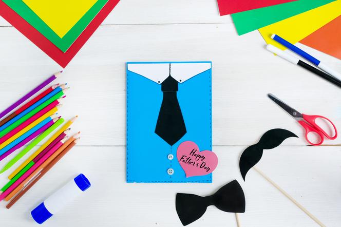 Laurka na Dzień Taty DIY. Zrób z nami piękną kartkę od serca - Mjakmama.pl Prezent Na Dzien Taty Diy