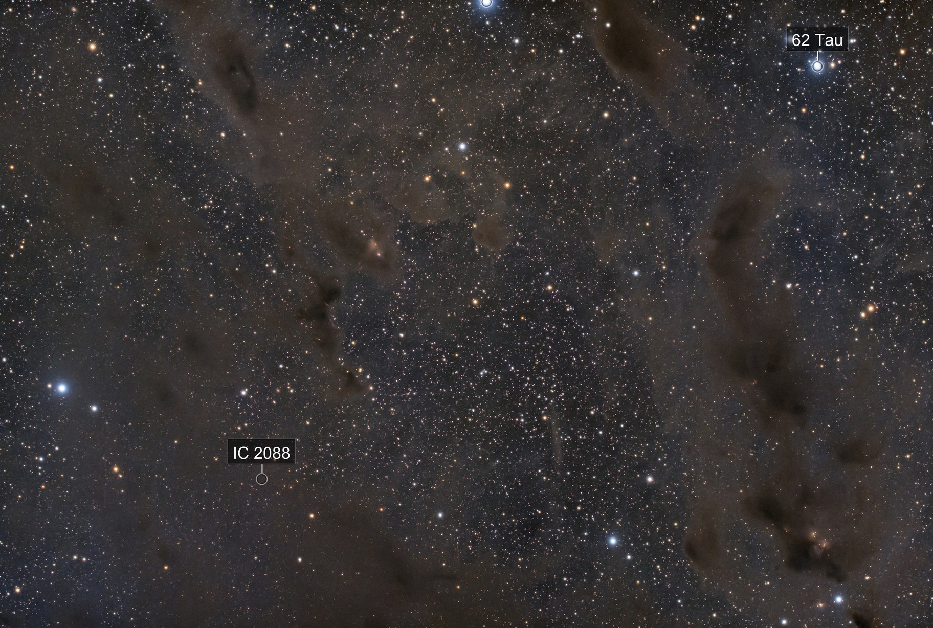 LBN 788, LBN 800, LDN 1529 and more. Part of The Taurus Molecular Cloud Część Oceanu Położona W Pobliżu Lądu