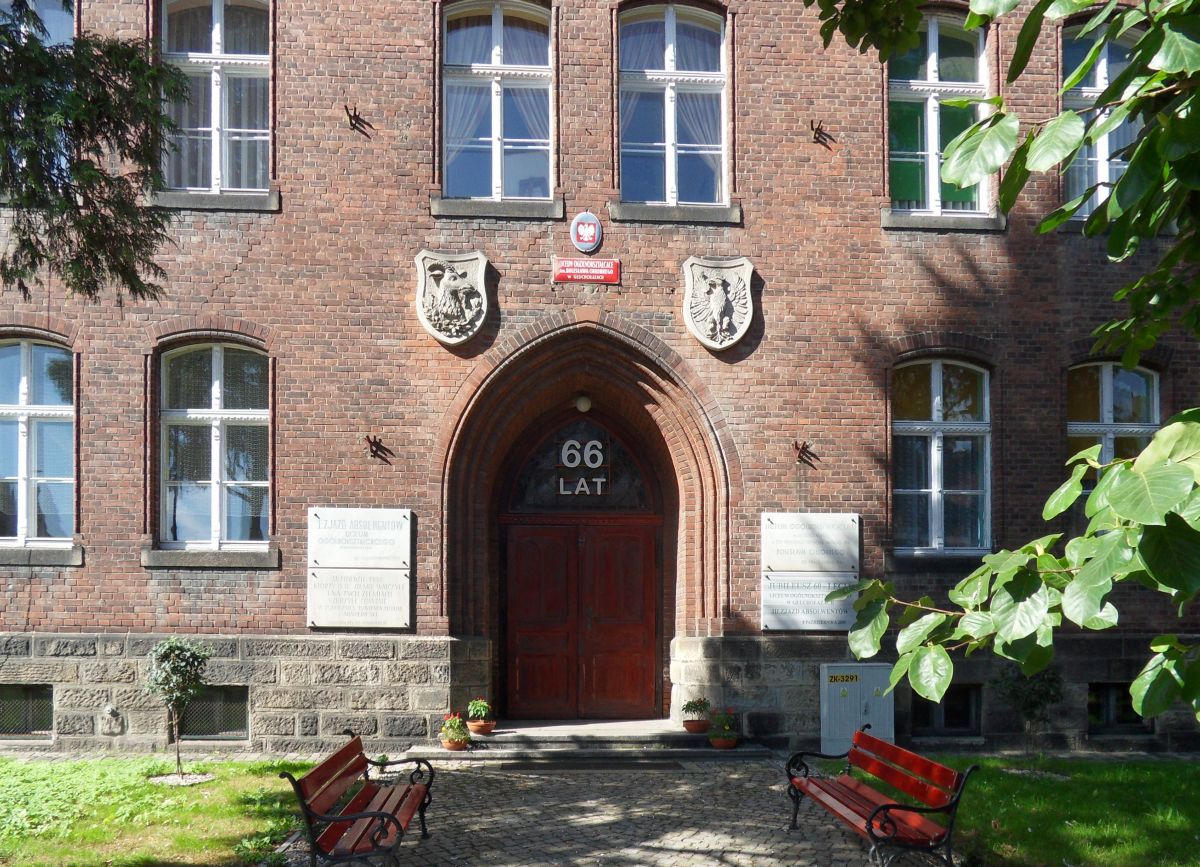 Liceum Ogólnokształcące im. Bolesława Chrobrego, ul. Bohaterów Warszawy I Liceum Ogólnokształcące Im Bolesława Chrobrego