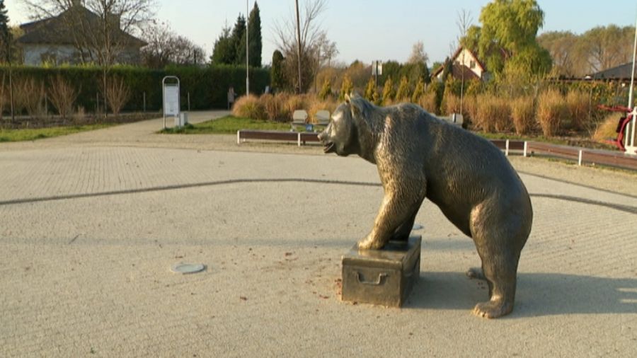 Pomnik Władysława Broniewskiego W Płocku