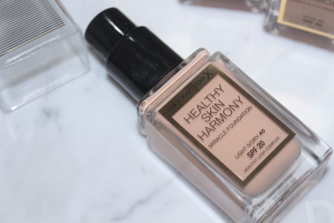 Max Factor Healthy Skin Harmony Foundation Review & Swatches Max Factor Healthy Skin Harmony Podklad 40 Light Ivory