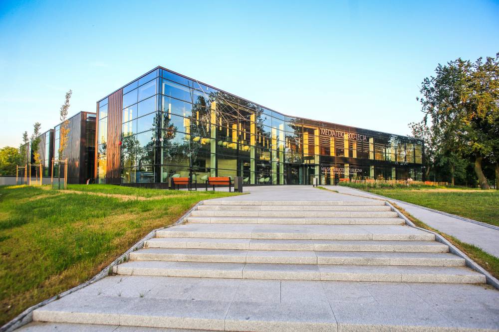 Mediateka 800-lecia - Miejska Biblioteka Publiczna im. Adama Próchnika Osiedle 800 Lecia Piotrkow Tryb