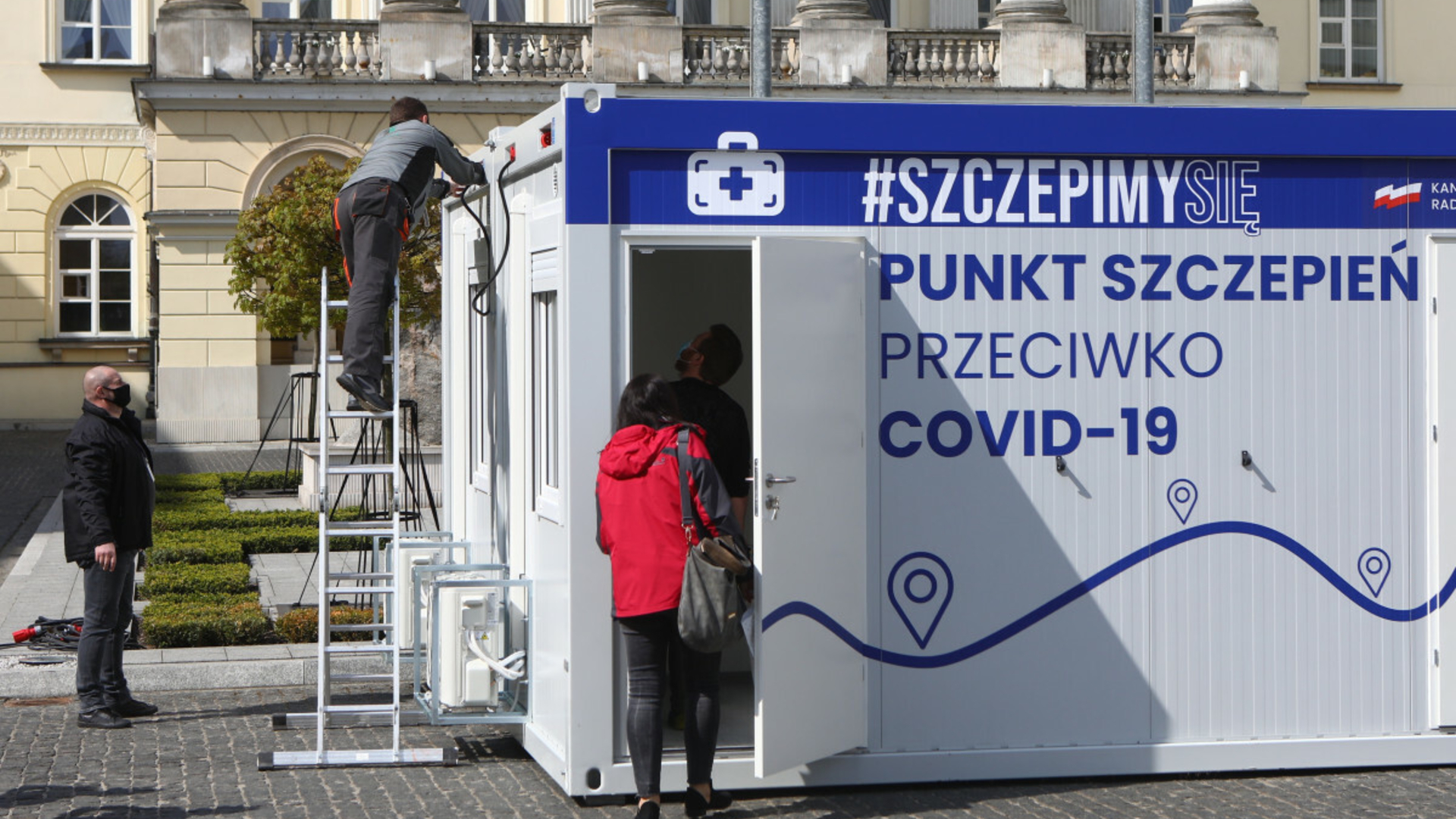 Mobilny punkt szczepień w Warszawie. Szczepienie w majówkę w Urzędzie Mobilny Punkt Szczepien Piotrkw Trybunalski