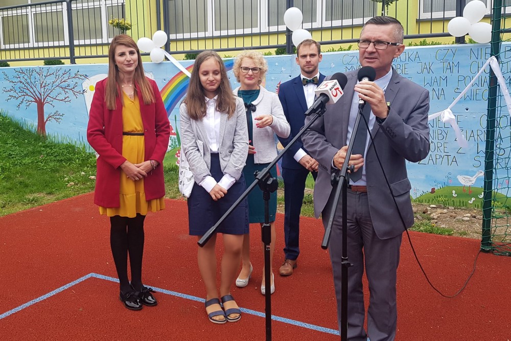 Na terenie Szkoły Podstawowej w Starym Folwarku powstał wyjątkowy mural Szkoła Podstawowa W Starym Folwarku