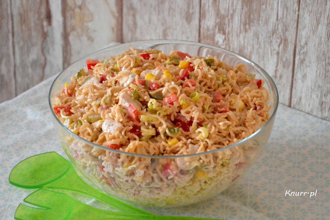 Najlepsza Salatka Z Zupek Chinskich Z Kurczakiem